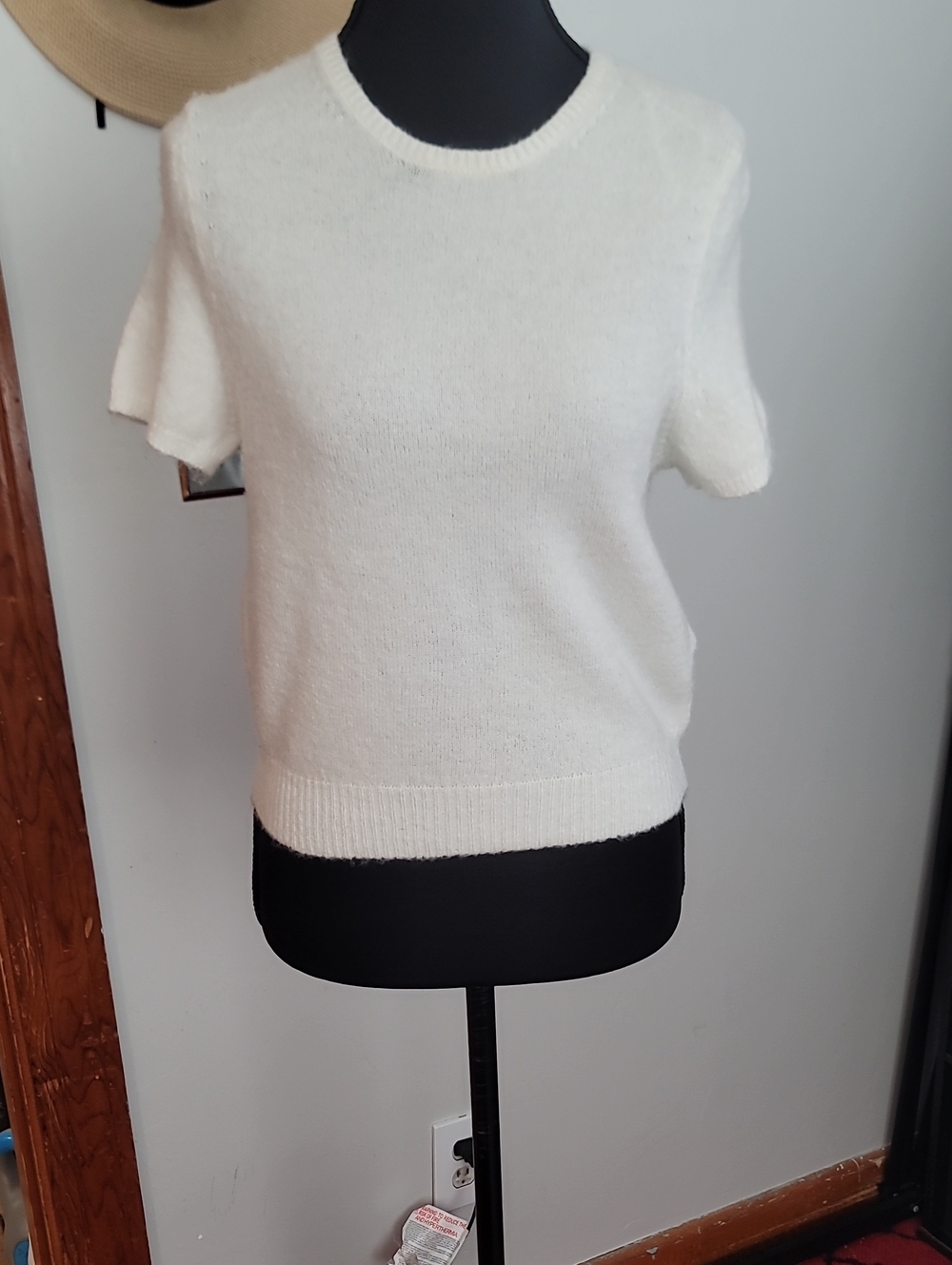 Divided H&M Soft White Cropped  Short-Sleeve Crewneck Sweater